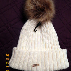 NWT Calvin Klein Ribbed Cream Faux Fur Pom Beanie